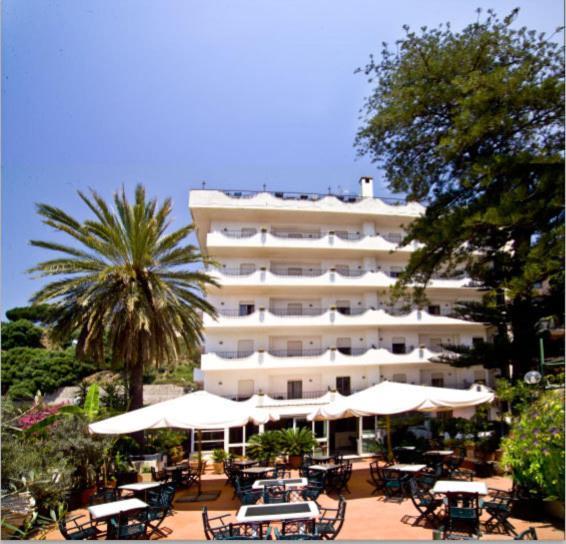 לטויאני Hotel Delle Palme מראה חיצוני תמונה