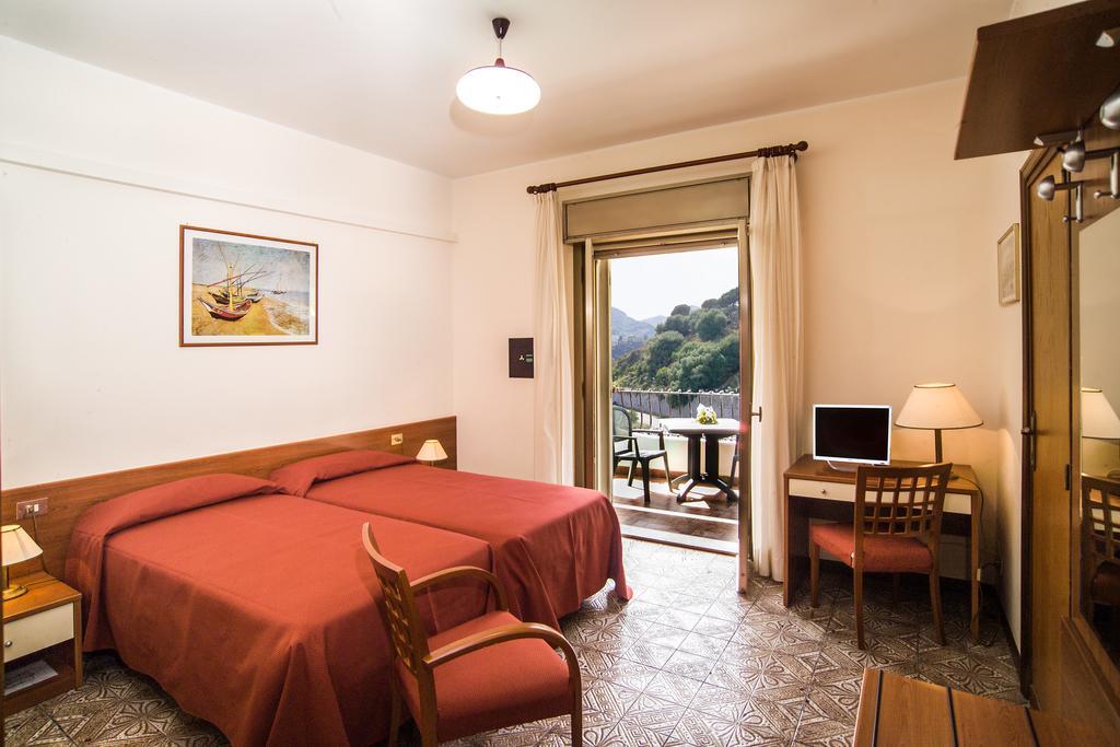 לטויאני Hotel Delle Palme מראה חיצוני תמונה