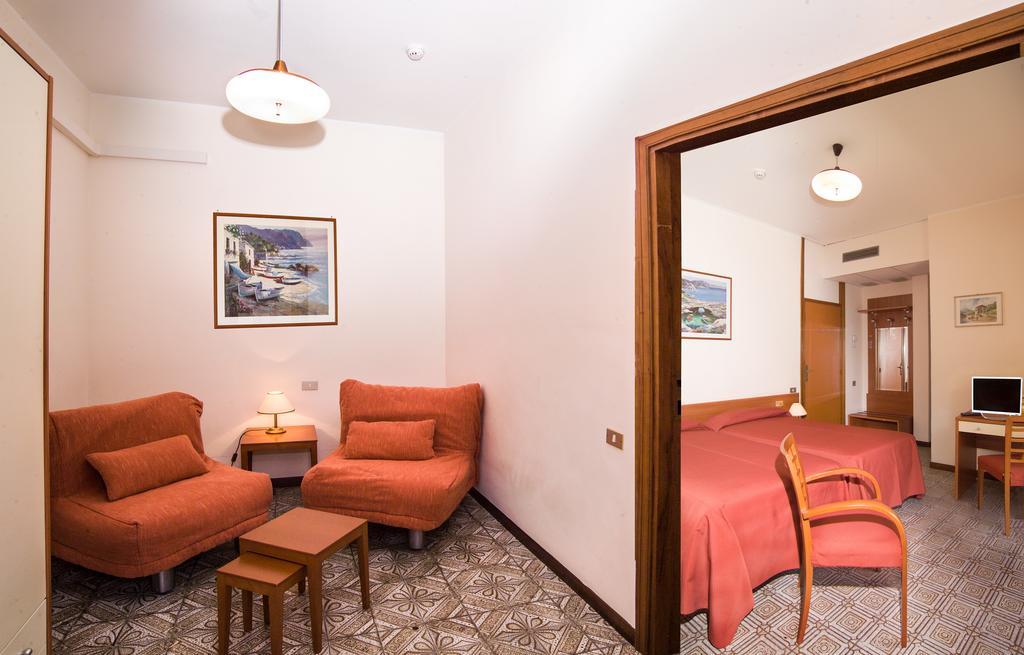 לטויאני Hotel Delle Palme מראה חיצוני תמונה