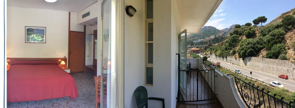 לטויאני Hotel Delle Palme מראה חיצוני תמונה