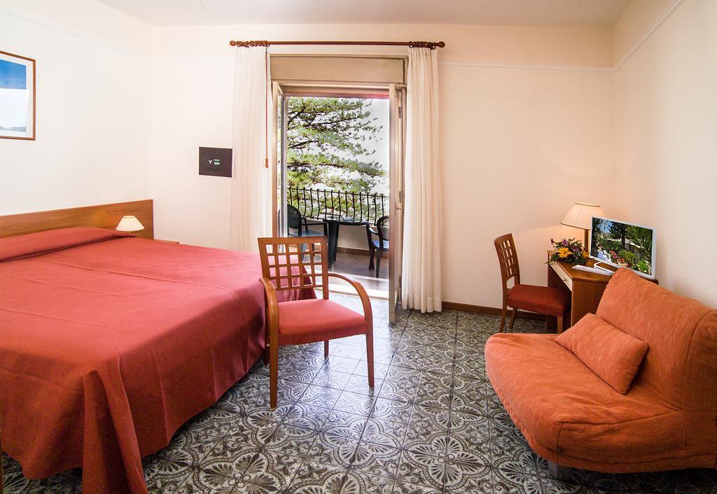 לטויאני Hotel Delle Palme מראה חיצוני תמונה