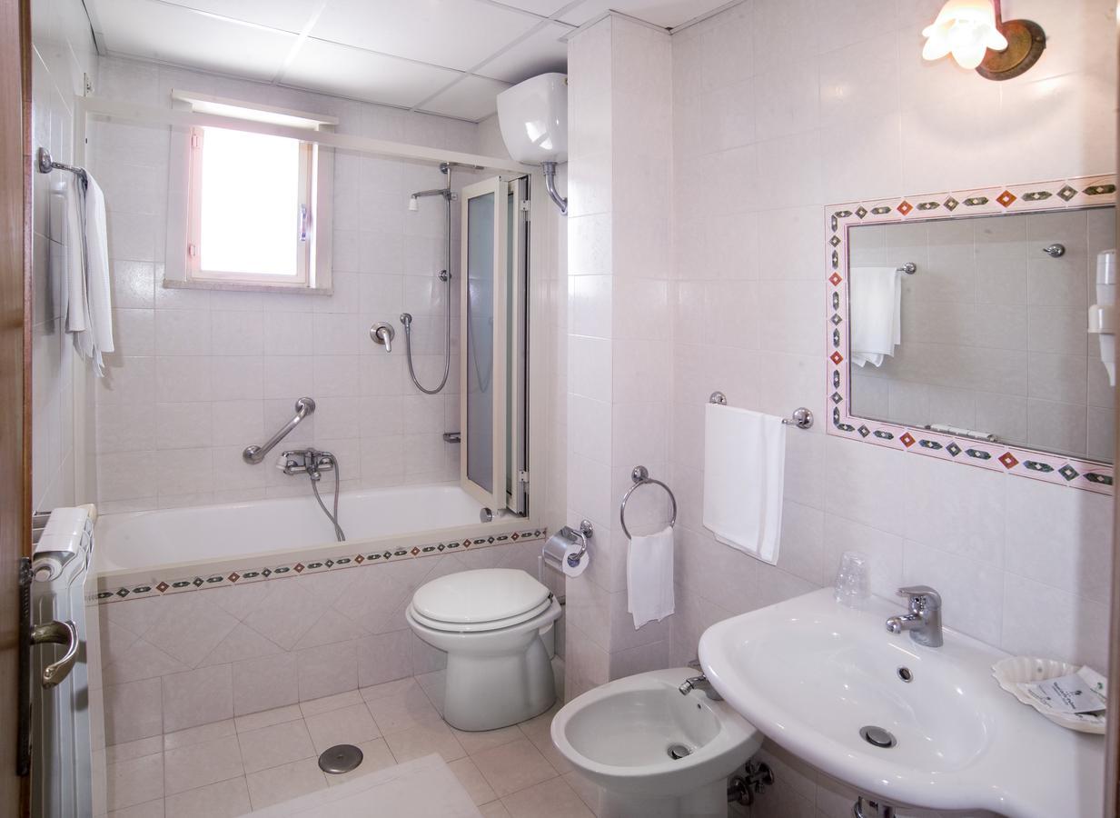 לטויאני Hotel Delle Palme מראה חיצוני תמונה