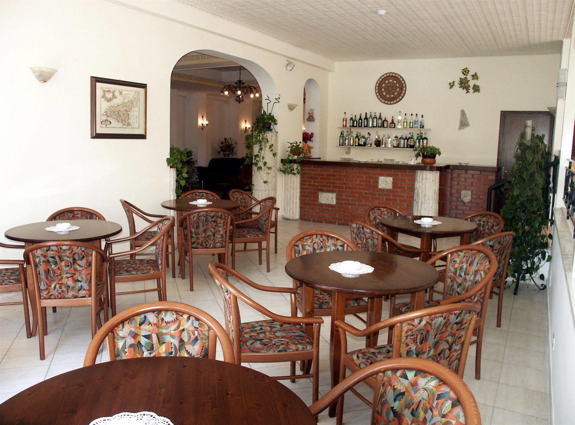 לטויאני Hotel Delle Palme מראה חיצוני תמונה